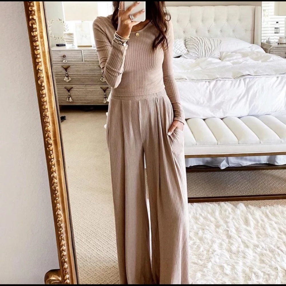 Two Piece Set - - Khaki Boho Flowy Pants and Top - Picture 4 of 4